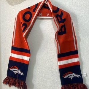 NWOT Denver Broncos scarf